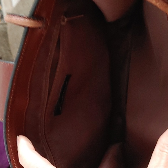 Wilson's Leather Bag - Picture 4 of 7